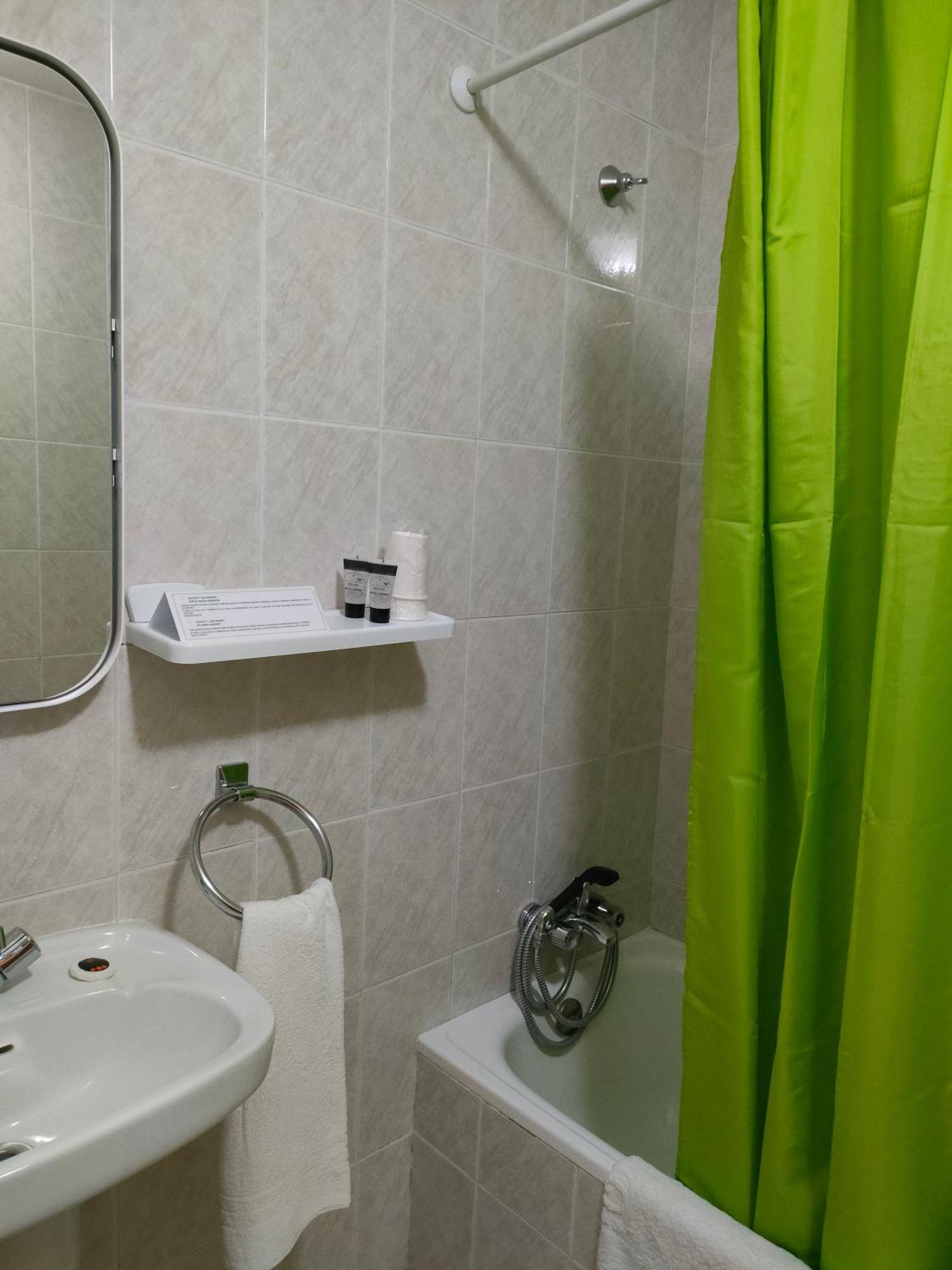 Hostal Los Pinares Lloret de Mar Kültér fotó