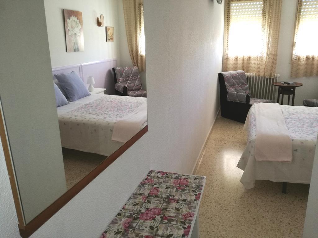 Hostal Los Pinares Lloret de Mar Kültér fotó