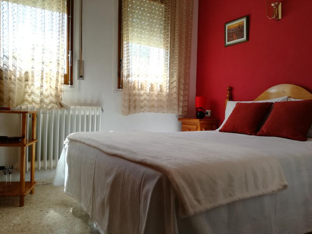 Hostal Los Pinares Lloret de Mar Kültér fotó