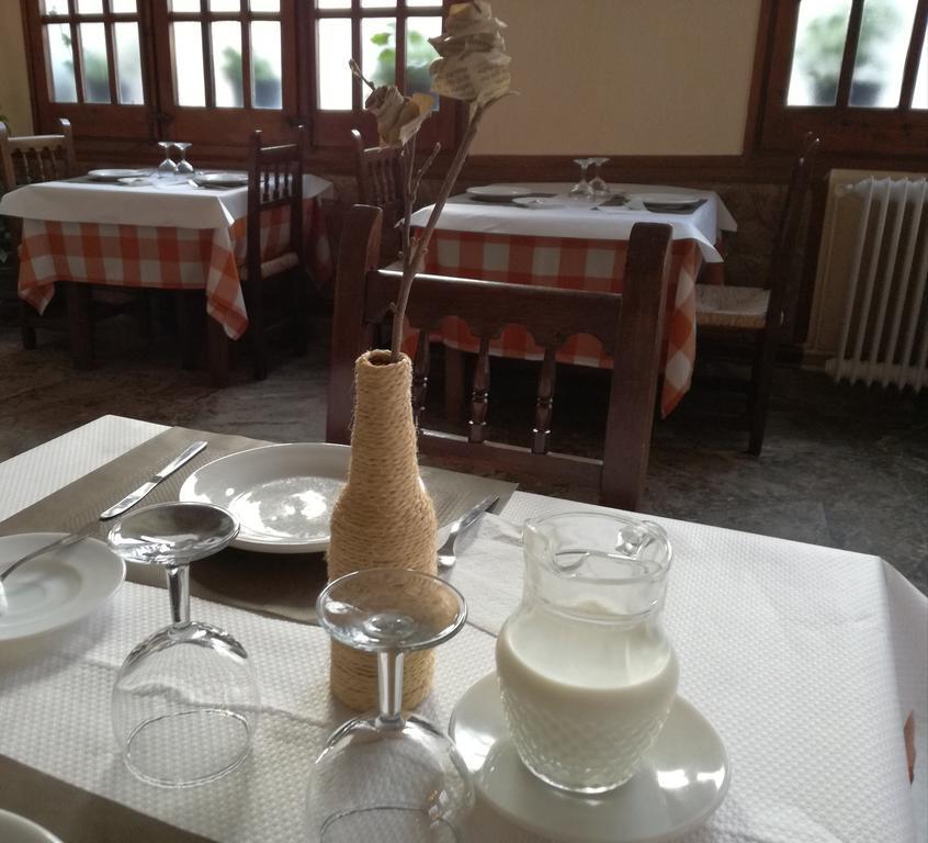 Hostal Los Pinares Lloret de Mar Kültér fotó