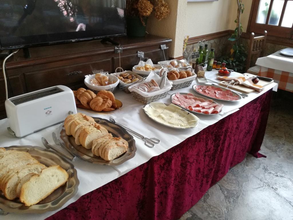 Hostal Los Pinares Lloret de Mar Kültér fotó
