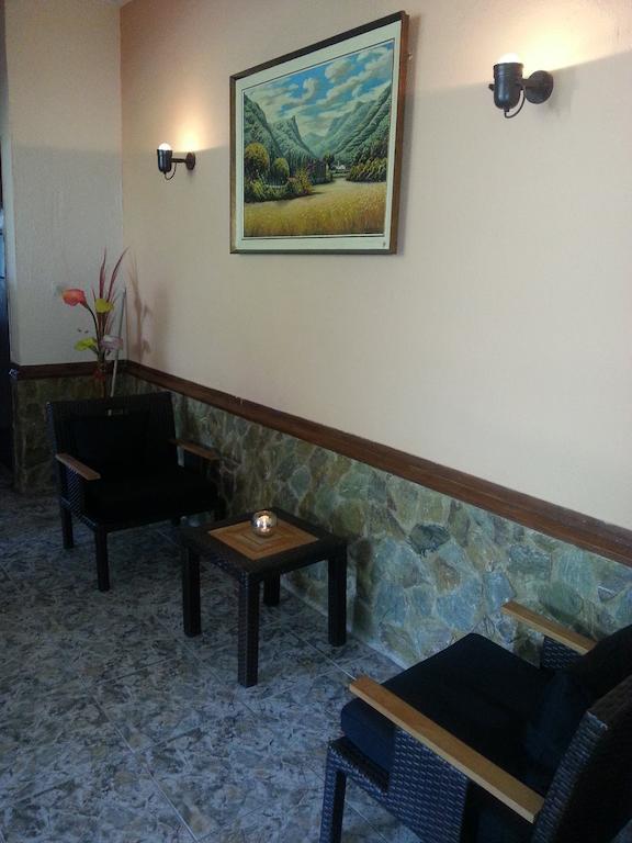 Hostal Los Pinares Lloret de Mar Kültér fotó
