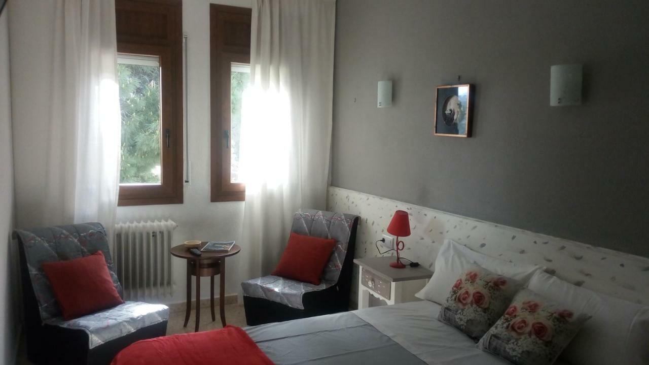 Hostal Los Pinares Lloret de Mar Kültér fotó