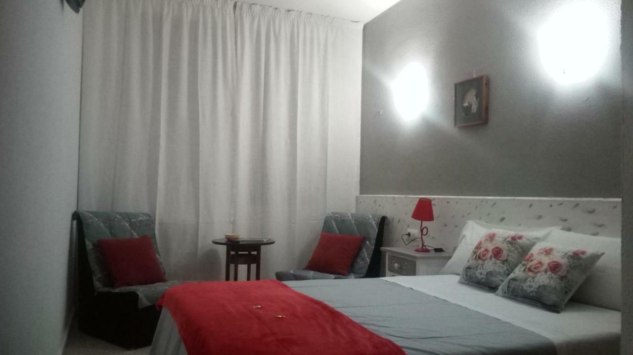 Hostal Los Pinares Lloret de Mar Kültér fotó